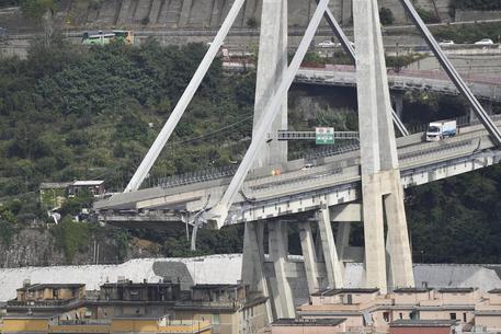 Il Ponte Morandi dopo il crollo a Genova © ANSA