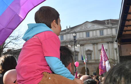 La manifestazione arcobaleno a Milano © ANSA