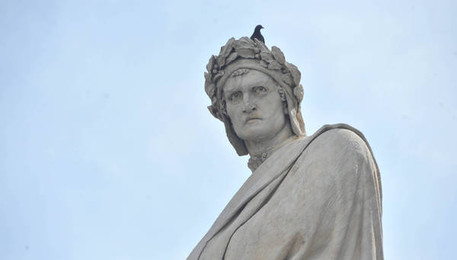 La statua di Dante a Firenze (ANSA)