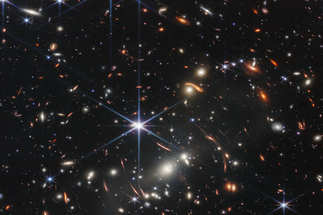 L'ammasso di galassie SMACS 0723 fotografato dal telescopio Webb (fonte: NASA, ESA, CSA, STScI)
