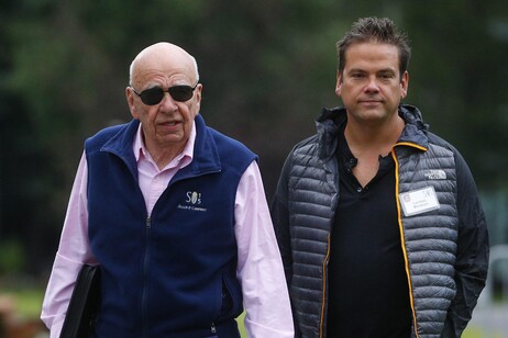 Rupert Murdoch con il figlio