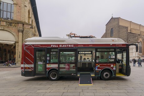 Autobus elettrici: Eltron con pantografo della Rampini Bologna
