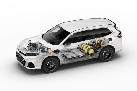 Honda CR-V e:Fcev la plug-in ibrida elettrica-idrogeno
