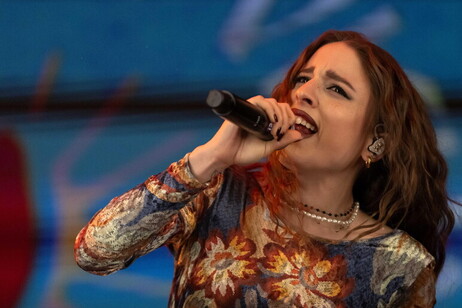 La italiana Angelina Mango deslumbra con su voz a otros participantes del concurso Eurovisión (ANSA)