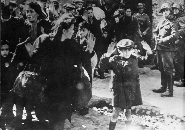 Popolazione ebraica perseguitata dai nazisti a Varsavia © ANSA