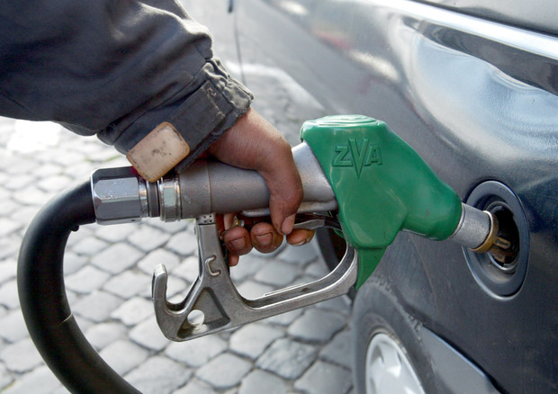 Benzina: in primi 5 mesi 2019 spesi 23,6 mld al distributore © ANSA