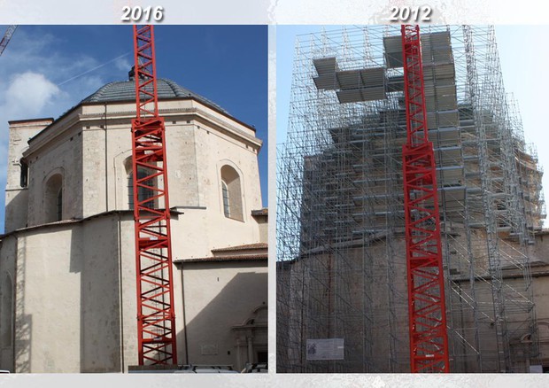 L'Aquila, la cupola della chiesa di San Bernardino nel 2012 e nel 2016 dopo i lavori © ANSA
