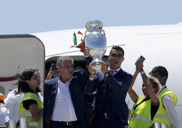 Euro 2016: Portogallo torna a casa, a Lisbona pazza gioia (ANSA)