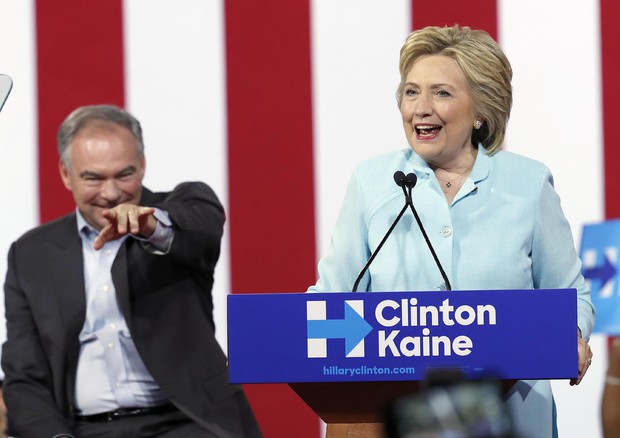 Hillary Clinton e Tim Kaine (foto: AP)