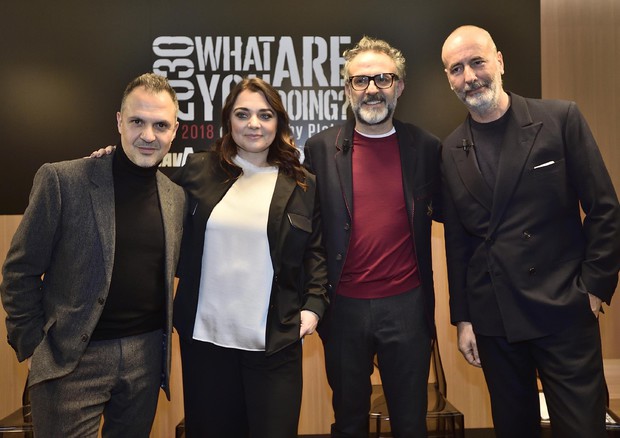 Da sinistra, il fotografo inglese Platon Antoniou, Francesca Lavazza, lo chef Massimo Bottura e Michele Mariani © ANSA