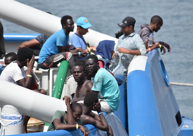 Francia e Spagna contrarie aprire loro porti a migranti (ANSA)