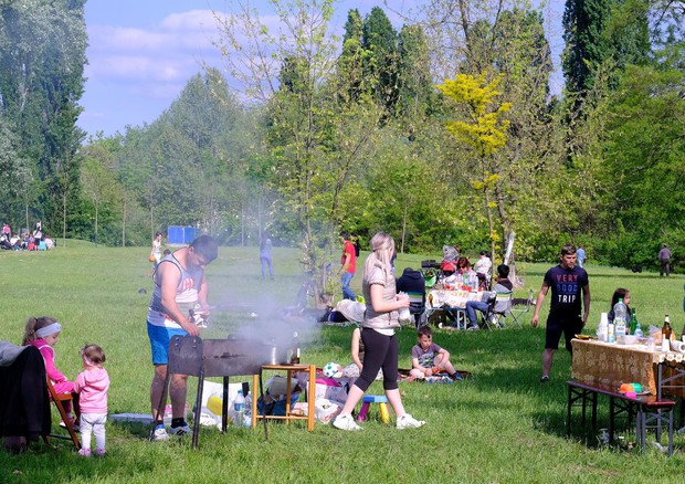 Pasquetta tra relax, picnic, barbecue e giochi © ANSA