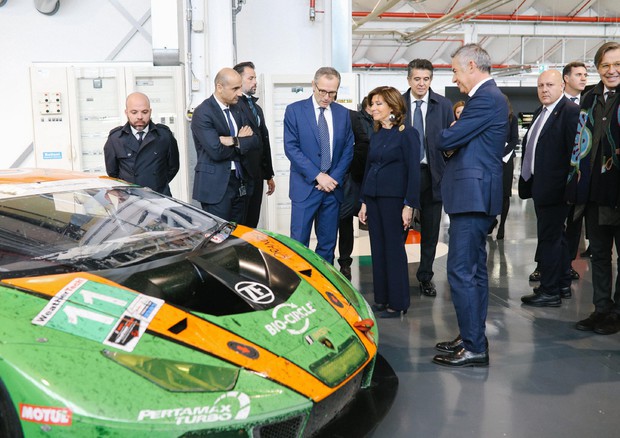 La presidente del Senato Maria Elisabetta Alberti Casellati in visita alla Lamborghini © Lamborghini