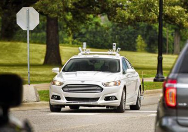 Ford, test in Europa su interazione auto-utenti della strada © ANSA