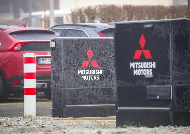 German public prosecutors raid German Mitsubishi offices © EPA