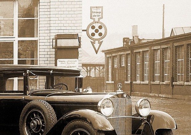 Museo Mercedes-Benz, mostra racconta storia segnali stradali © Daimler