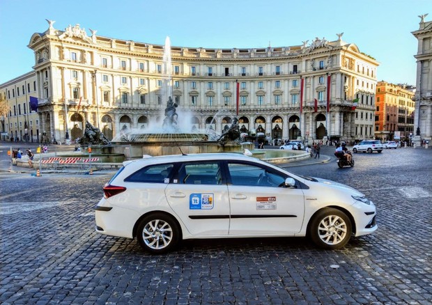 SIXT, a Roma si prenotano taxi tramite la app © SIXT
