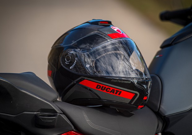 Ducati, Horizon V2 è casco pensato per il viaggio (ANSA)