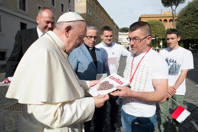 Members of the Polish Caritas meet Pope Francis © 
