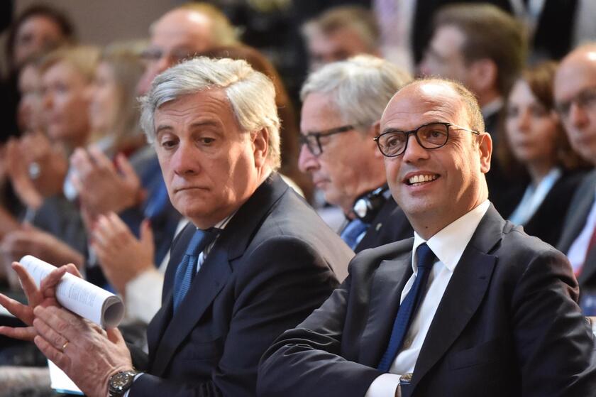 Antonio Tajani e Angelino Alfano in platea - RIPRODUZIONE RISERVATA