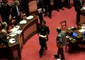 Senato, parla Napolitano. Scilipoti mostra cartello © ANSA