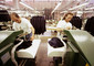 Alcuni operai  al lavoro all'interno di un'impresa tessile © ANSA