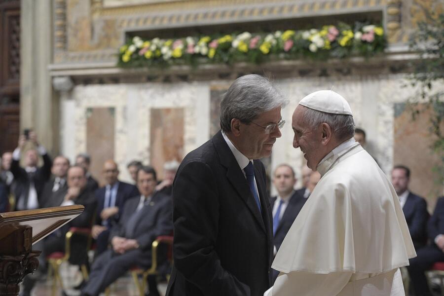 Il premier Gentiloni con Papa Francesco © 
