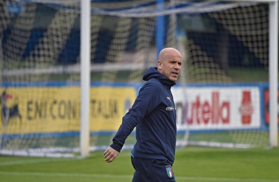 Luigi Di Biagio, the head coach of the Italian National Soccer team directs a training session in Coverciano Sport Center in Florence, 20 March 2018. Italy will play Argentina on 23 March. © ANSA
