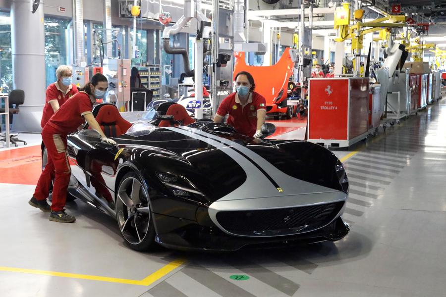 Fase 2: Ferrari riprende produzione a Maranello con il programma 'Back on Track' © 