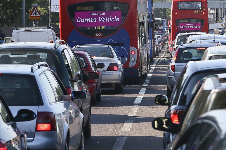 Gran Bretagna, al bando auto a benzina e diesel dal 2030 - RIPRODUZIONE RISERVATA