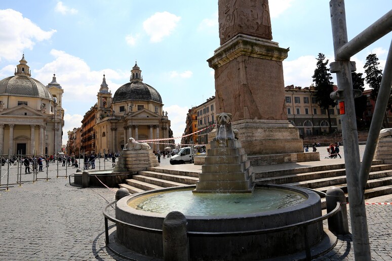 La fontana di Piazza del Popolo - RIPRODUZIONE RISERVATA