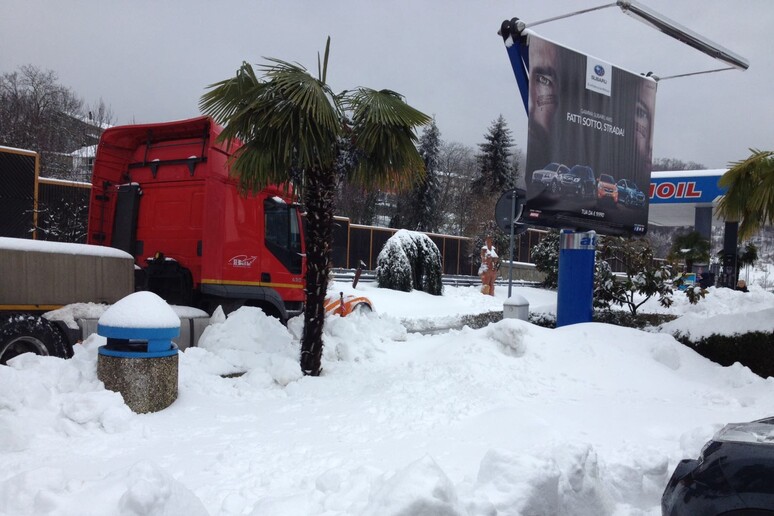 Un 'immagine di archivio della Savona-Torino bloccata per neve - RIPRODUZIONE RISERVATA