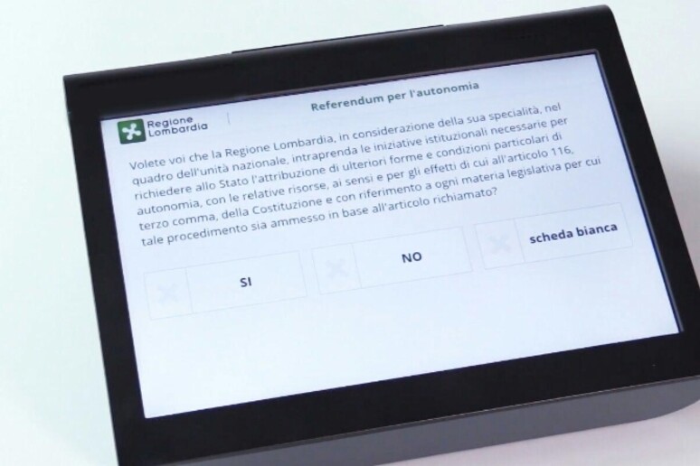 Tablet Referendum Lombardia - RIPRODUZIONE RISERVATA