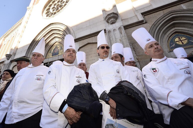 Tutto il mondo della cucina ai funerali di Gualtiero Marchesi a Milano - RIPRODUZIONE RISERVATA