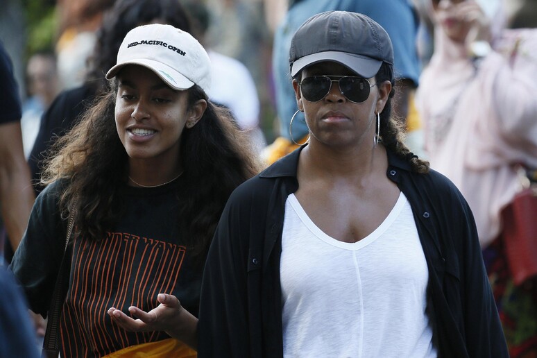 Michelle Obama e la figlia Malia in visita a Bali © ANSA/EPA