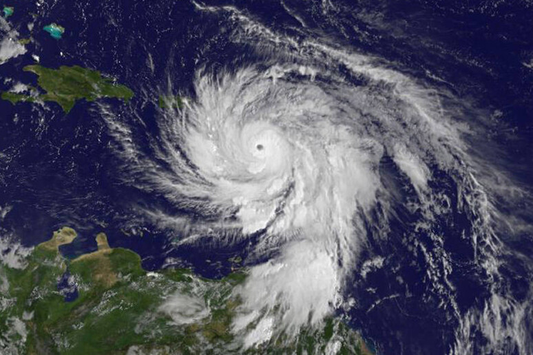 L 'uragano Maria ripreso dal satellite Goes mentre si muove sulle isole dei Caraibi (fonte: NASA/NOAA GOES Project) - RIPRODUZIONE RISERVATA