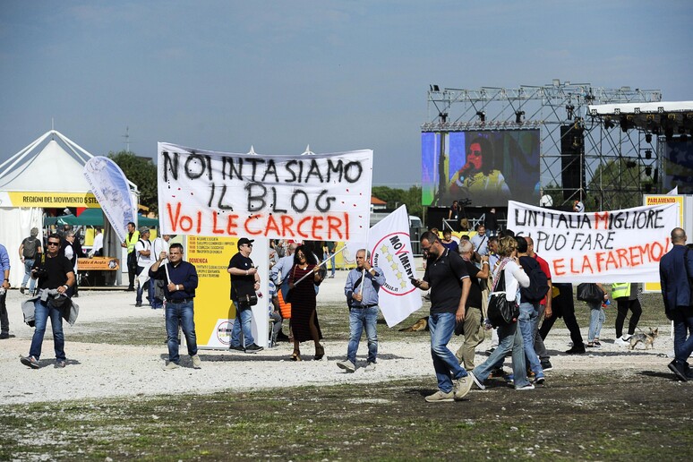 Sostenitori del Movimento 5 Stelle a Rimini - RIPRODUZIONE RISERVATA
