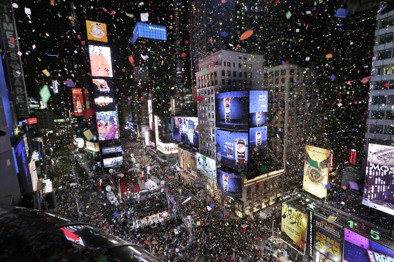 Capodanno: gelo a Ny, -12 gradi e meno gente a Times Square © ANSA/AP