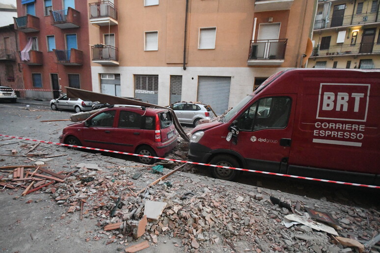 I danni dell 'esplosione in un palazzo a Sesto nel Milanese - RIPRODUZIONE RISERVATA