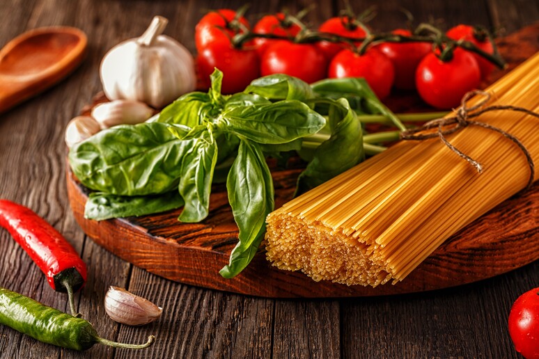Dieta mediterranea e quella anti-ipertensione le migliori per la salute - RIPRODUZIONE RISERVATA