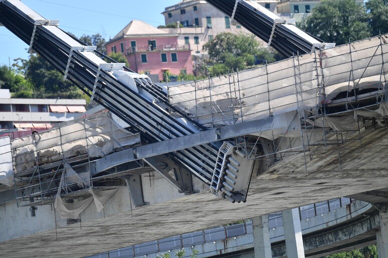 Gli stralli di ponte morandi © ANSA/EPA