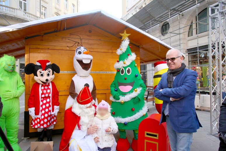 Natale: inaugurata Fiera San Nicol?? a Trieste - RIPRODUZIONE RISERVATA
