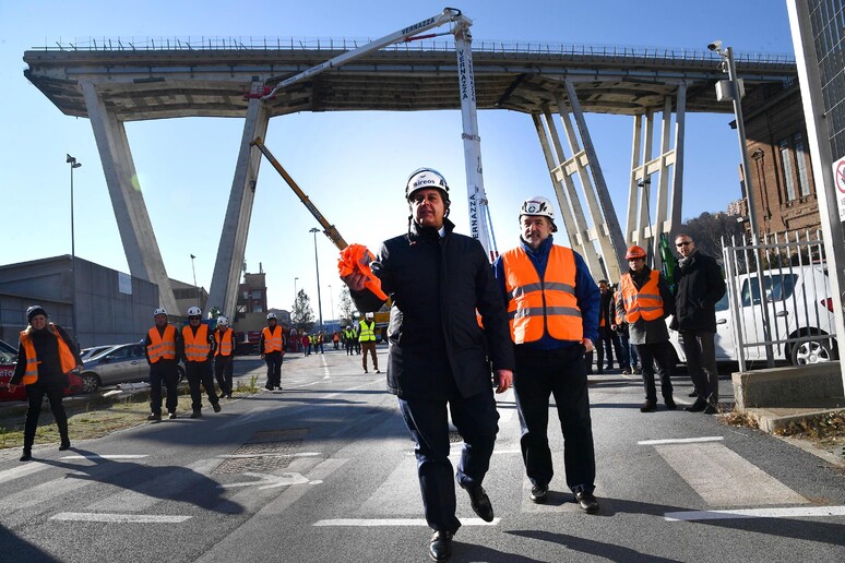 Giovanni Toti al cantiere del ponte Morandi - RIPRODUZIONE RISERVATA