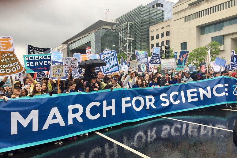 Un momento della Marcia per la Scienza 2017 a Washington (fonte: Becker1999) - RIPRODUZIONE RISERVATA