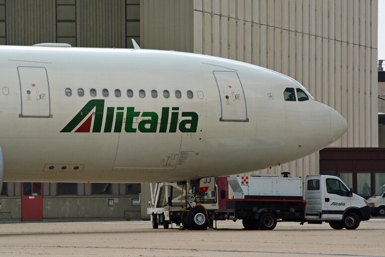 Alitalia: sindacati, ricollocare gli ex lavoratori AMS - RIPRODUZIONE RISERVATA