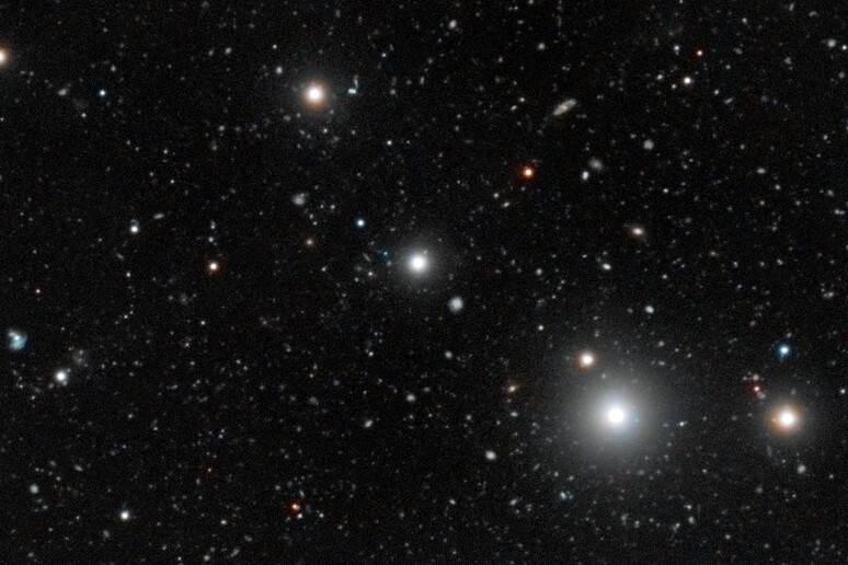 Viste le prime galassie buie, utilizzando i quasar come fari cosmici (fonte: ESO, Digitized Sky Survey 2 and S. Cantalupo, UCSC) - RIPRODUZIONE RISERVATA