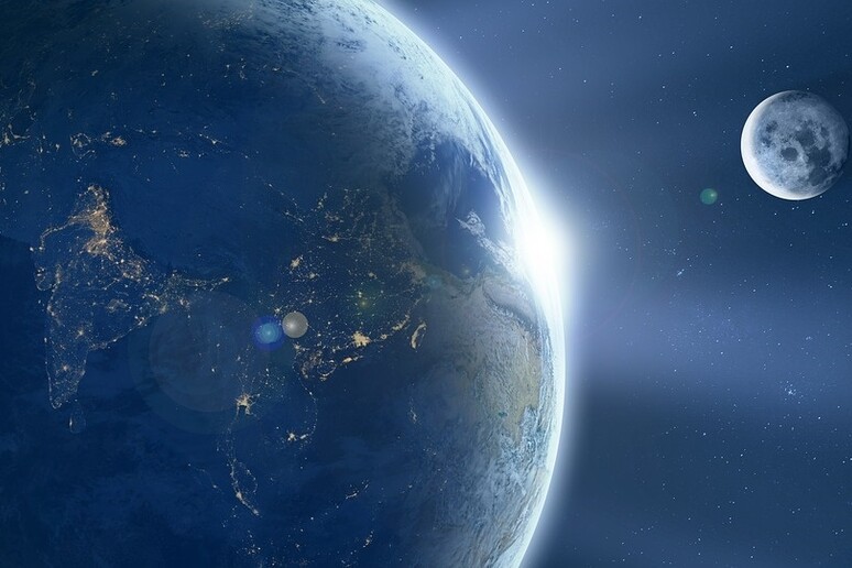 Grazie alla Luna il giorno sulla Terra si è allungato di 6 ore in un miliardo e mezzo di anni (fonte: Max Pixel) - RIPRODUZIONE RISERVATA