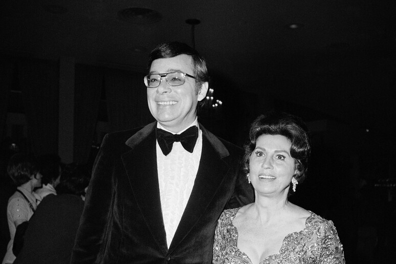 Ross Hunter con Nancy Sinatra Sr in una foto del 1971 © ANSA/AP
