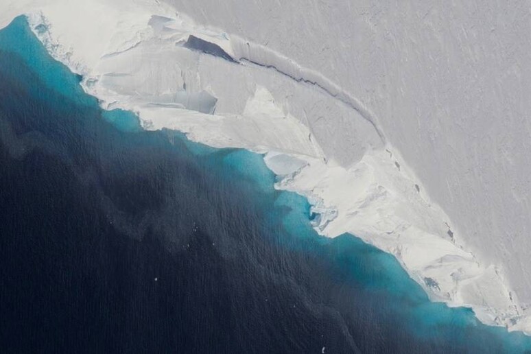 Il ghiacciaio antartico Thwaites, sotto il quale è stata scoperta una cavità profonda 300 metri (fonte: NASA/OIB/Jeremy Harbeck) - RIPRODUZIONE RISERVATA