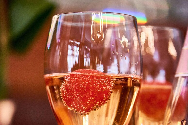 Sbarca in Italia un corso online gratuito sullo Champagne - RIPRODUZIONE RISERVATA